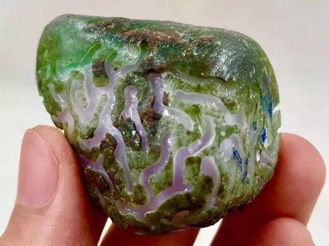 揭秘八大场口翡翠原石：探寻翡翠瑰宝的神秘源头