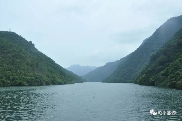 图为桂江生态旅游景区-云雾缭绕(昭平县旅游发展局提供)