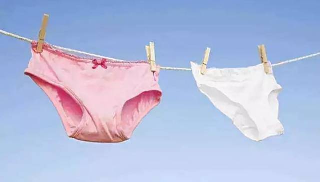 阴道的分泌物(白带)多为蛋白质成分,洗涤时在碱性物质(如洗衣粉等)的