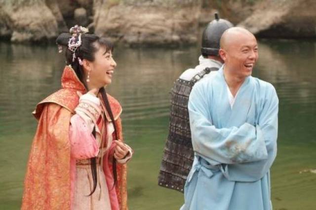 现在的谢苗,位居三线,会拍摄一些网络电影,再也没有了当年的好资源.