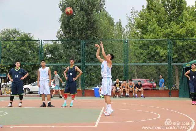 承德石油高专男子篮球队在河北省第二十届大学生运动会中勇夺冠军