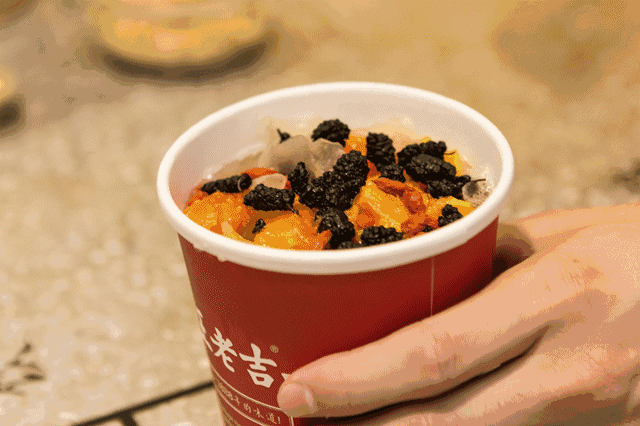 必要时刻,来段猫山王至尊披萨的广告 康忙,北鼻们 脑补一下这个香进