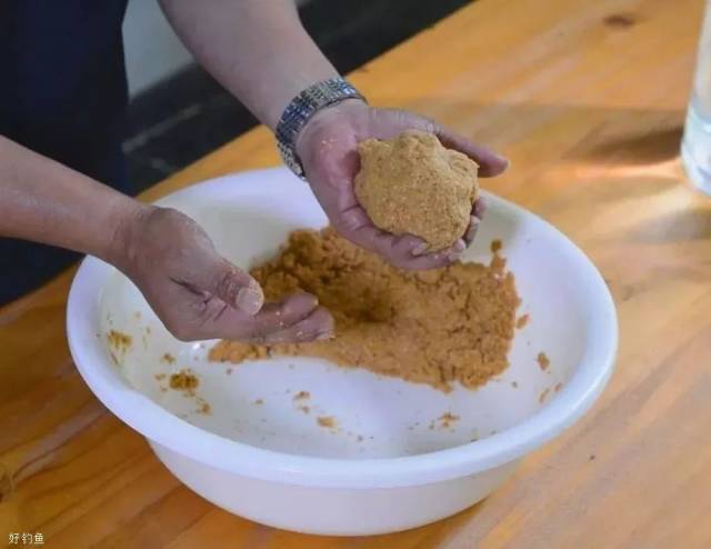 推荐一款经典的老鬼饵料制作配方,专门夏天钓鲫鱼,很好用