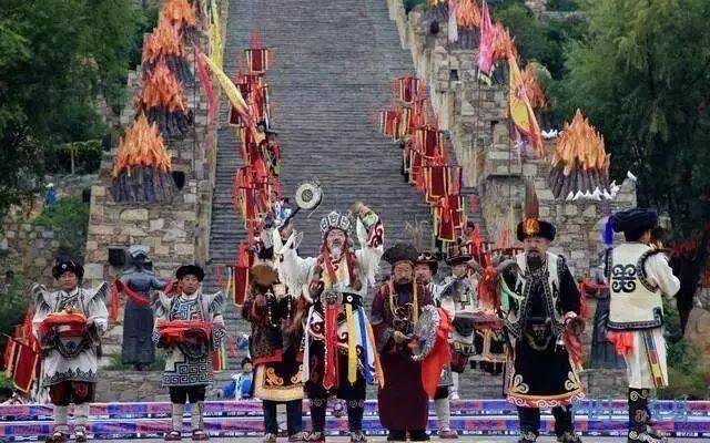 羌年,为羌族传统节日,又称小年,于每年农历十月一日举行,节期一天.