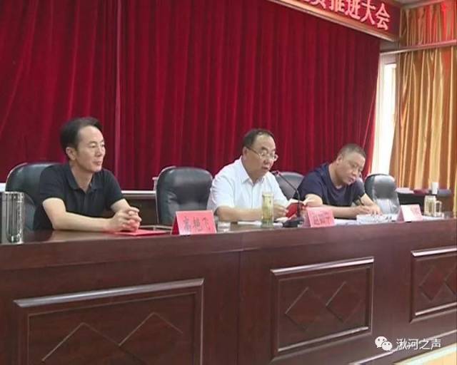 临县:副县长赵如宁在临泉镇讲党课 调研脱贫攻坚工作