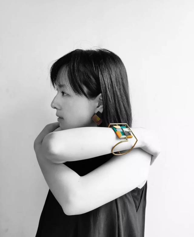 共生体:小霞对话莫芷(三)