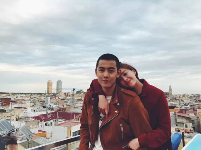 拍照如何摆姿势好看男 046ebec310fb4de5b48fd9d854d2a87c.jpeg