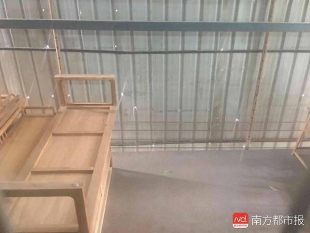 東莞又現奪命電梯！
商城辦公家具一家具城違規(guī)加建電梯，2