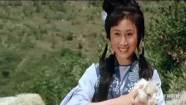丁岚在《少林寺》中饰演的牧羊女白无瑕,丁岚因此而声闻遐迩.