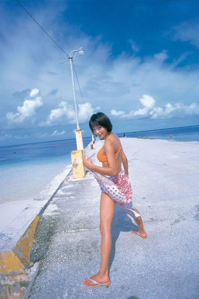 (wbgc) 真锅薰, 别名真锅香织, 1981年3月31日生于日本爱媛县西条市