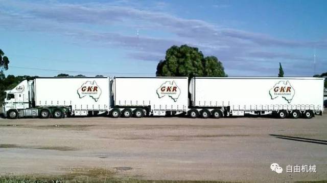 公路列车:自带震撼效果的“一人军团”丨档案