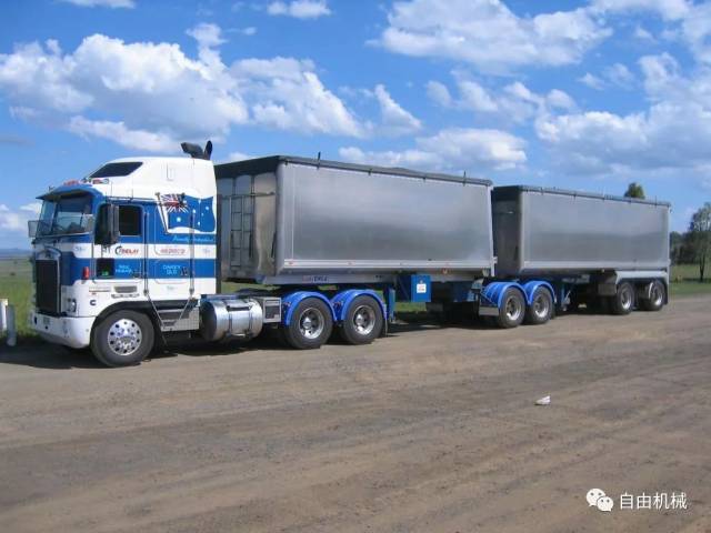 公路列车:自带震撼效果的“一人军团”丨档案