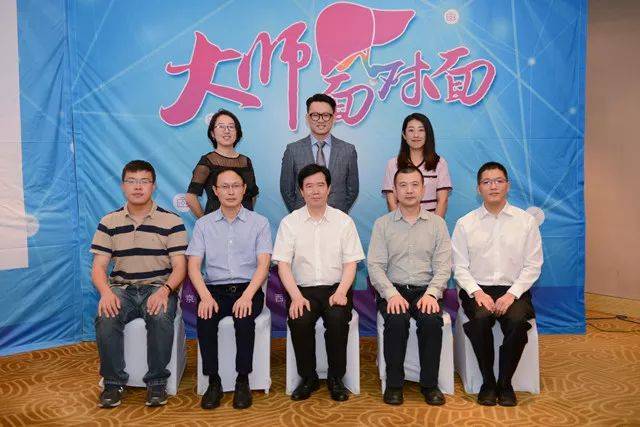 "大师面对面"活动西安站合影,前排左起:王铮教授,陶开山教授,窦科峰