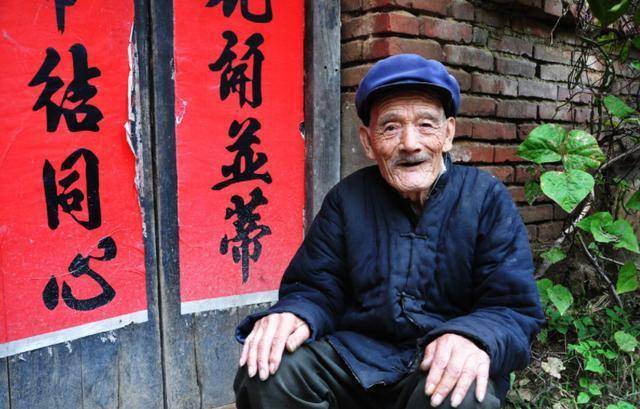 农村老大爷为了孩子单身一辈子听完心很痛