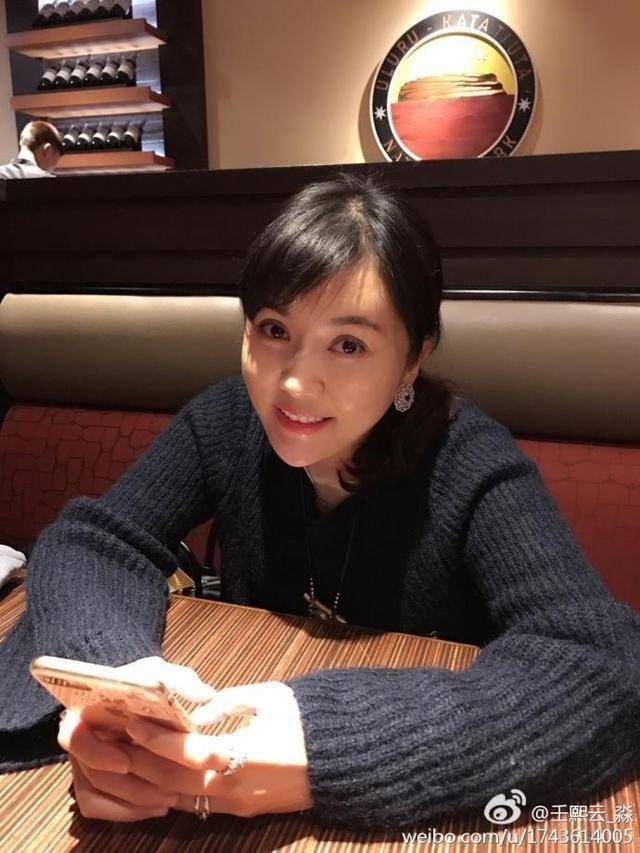 还记得《康熙》邓婕身边的小桃红?23岁退出娱乐圈,今37岁更美了