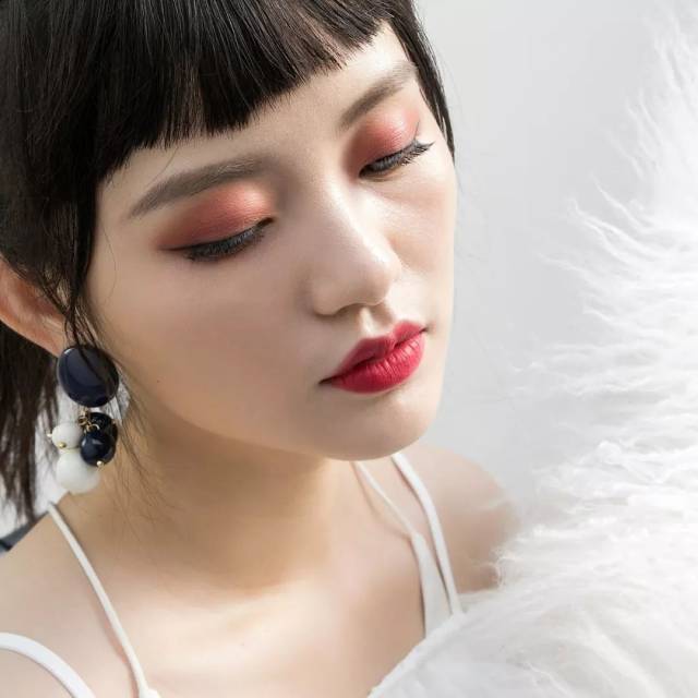 跟着美妆博主,可能这辈子都学不会化妆