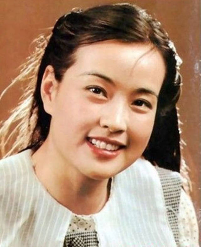 一组刘晓庆年轻时貌美如花的照片,真是让人羡慕,心动