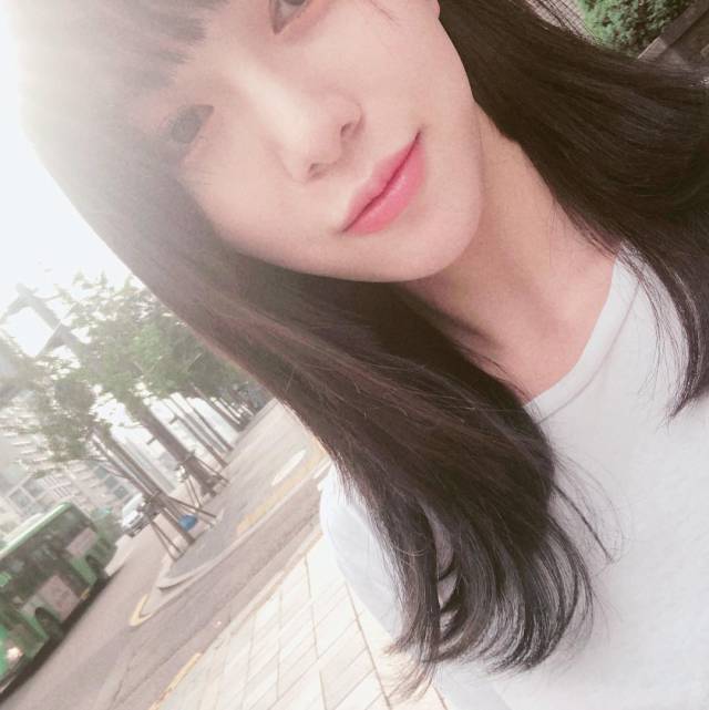 15日,aoa成员金澯美以及权珉娥更新instgram内容.