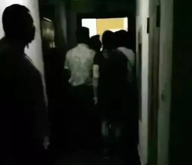 经过三个小时左右的取证,排查,法医初步判定是喝酒导致胃出血死亡