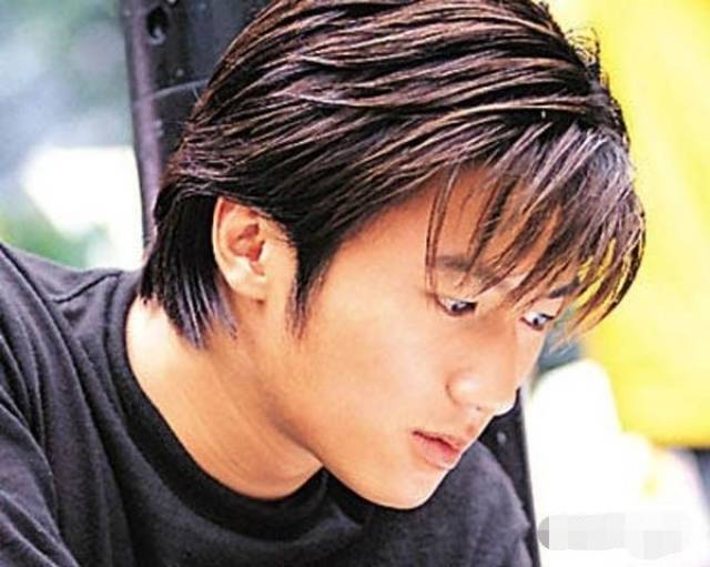 谢霆锋颜值巅峰期有多帅?自带冷酷气质无人匹敌!