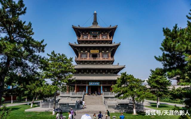 在很远处就能看到它高耸的外观,因此成为大同古城的一个标志性建筑