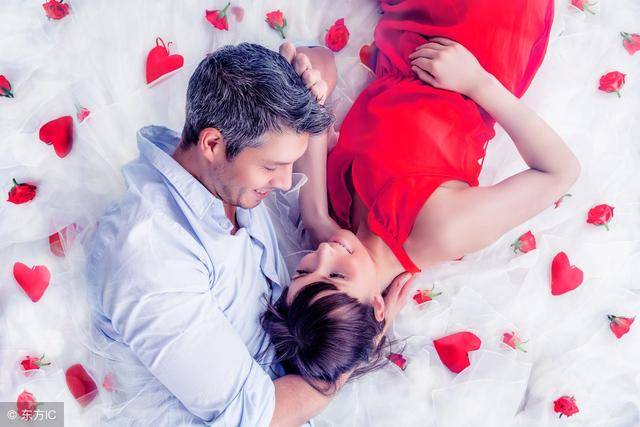 梦境的迷雾，解析老公梦见老婆开车不理自己，且抱他人的深层含义