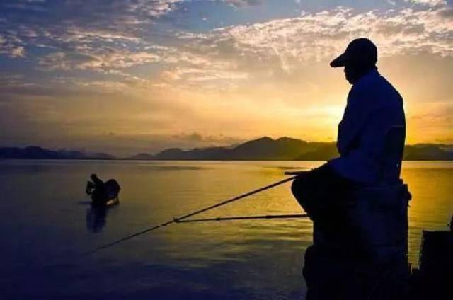 天冷的时候好多钓鱼人第一反应就是长竿钓深水,但事实