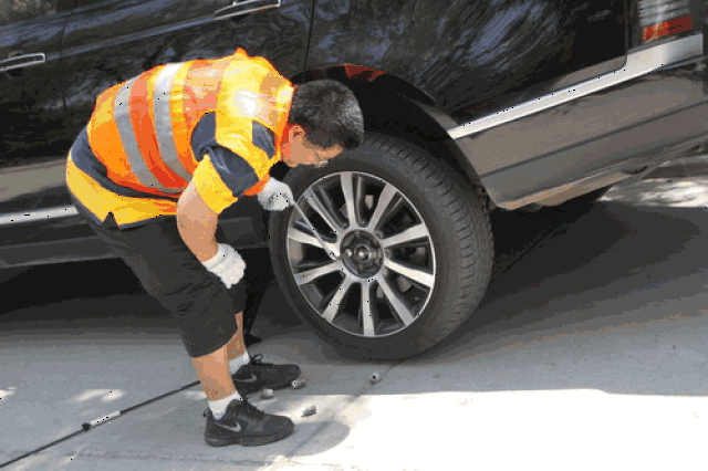 高速公路换轮胎算违法?如何有效避免爆胎,看专业怎么回答.