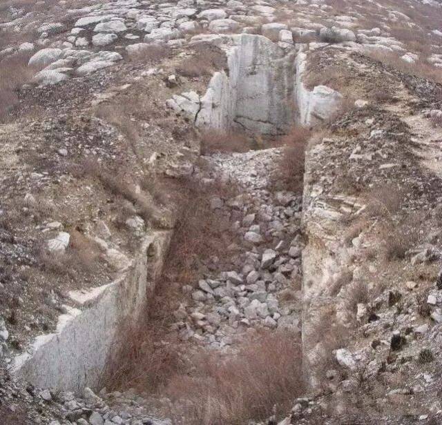 黄巢沟已成当地一景 其实,老黄他们犯了路线错误,口子没找对,愚兵挖