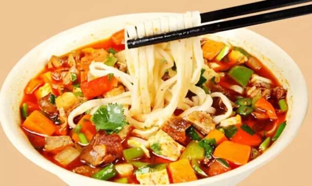 到环县农村跟事,最让人向往的是羊肉臊子饸饹面,吃得最香也是羊肉臊子