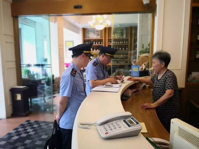 凌晨突击 持续高压,县网页游戏私服推荐市场监管局紧抓“一打三整治”不放松