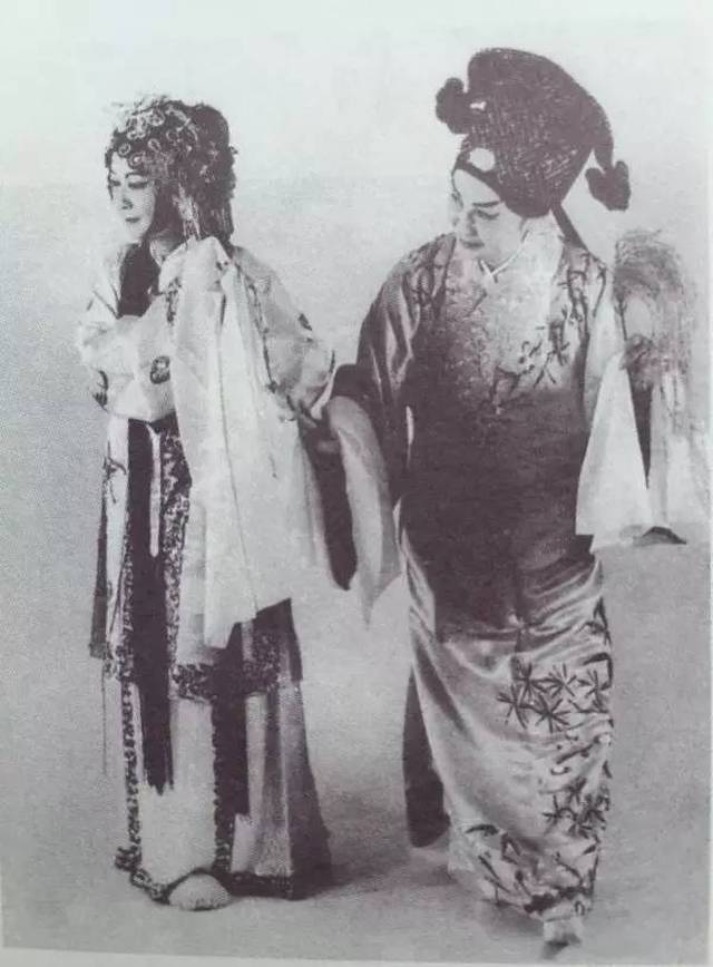 1980年,张元和饰柳梦梅,张充和饰杜丽娘,俞平伯说,这是"最蕴藉的一张"