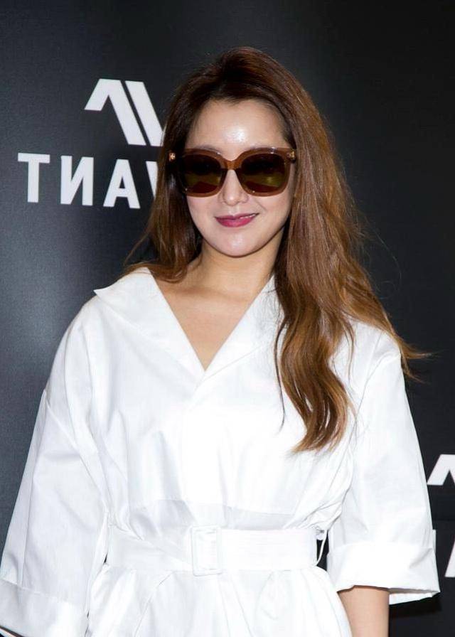 韩国第一美女金喜善整容后大变:脸部僵硬,嘴都歪了,网友:歪了也很美!