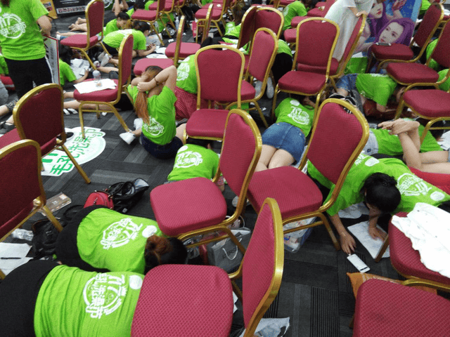 烈日当空却不抵诗漫丹·毛孔洗澡节的热度