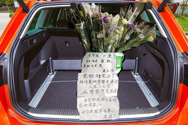 细分新领域 卖花小哥的无人花店摆摊火了,靠一招年赚100万,垄断当地