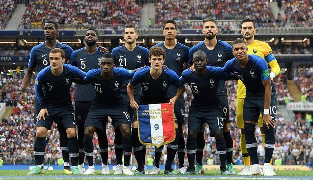 法国夺冠球迷却担心下届命运:高卢雄鸡先瞄准两年后的欧洲杯