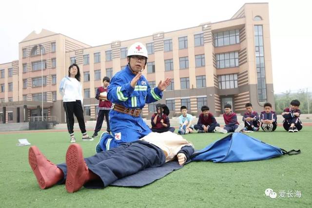 暑期安全教育不放松——长海一中300师生学习应急救护