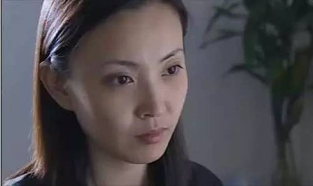 尤其是刘威葳饰演的李玫,前一秒还是关心丈夫何时归家的温婉人妻,下