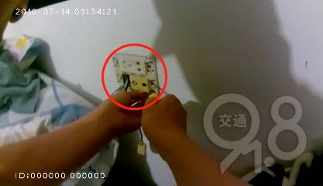 变态男房东做这事,美女凌晨3点惊恐报警,被吓得一身冷汗!