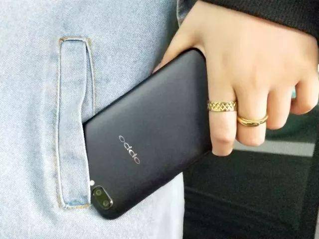 如何做手机袋 35b9762c54d24e77b0f7bd16561bfacb.jpeg