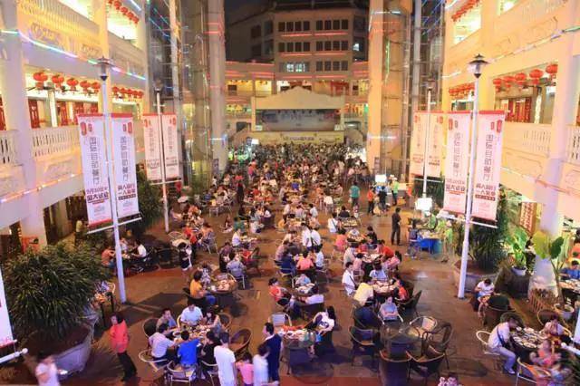 海口福地美食街在保留原有建筑风格的基础上加入了琼山特色建筑元素