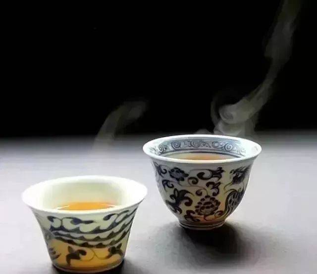 这一生,我不愿辜负的就是这两个,杯中茶给我宁静,心中人使我充实.