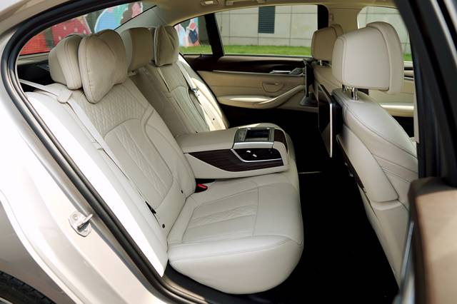 宝马:买发动机送车?不存在的!试驾华晨宝马530le的过程堪称享受