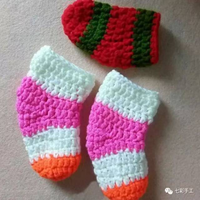 宝宝毛线袜子钩针编织教程,宝宝长得快,自己做的最实用