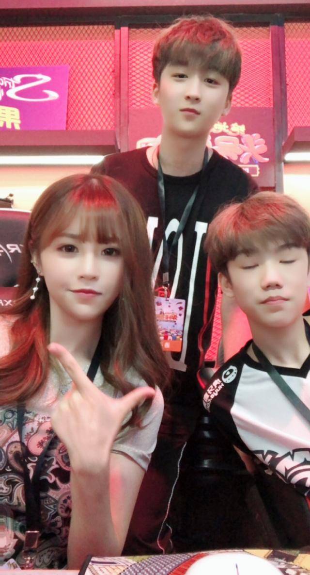 绝地求生:韦神女友蜜蜂仔受蓝洞邀请去德国