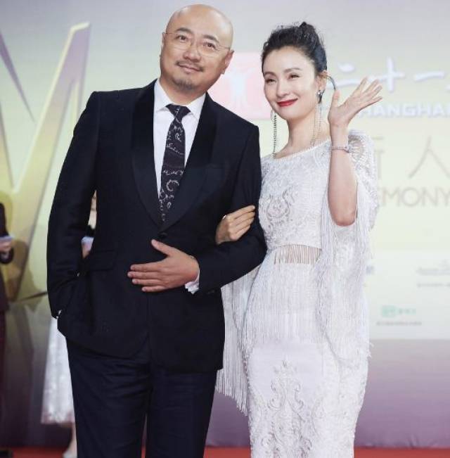 45岁徐峥全家近照,妻子端庄优雅,9岁小女儿徐小宝像公主!