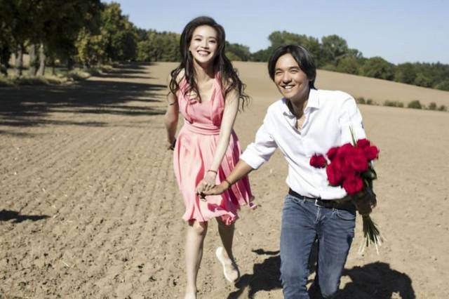 明星们都爱「轻婚纱」衬波鞋!随性的婚礼就弃掉高跟鞋吧