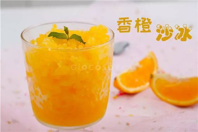 果语香橙沙冰  食材:橙子适量 制 作 步 骤  1. 用原汁