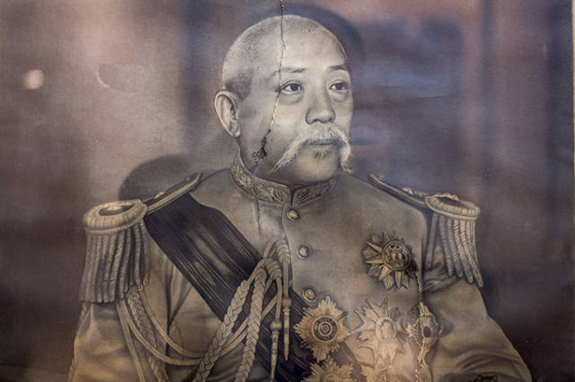 该画像由一位西洋画师在袁世凯就任民国大总统时为其所画.