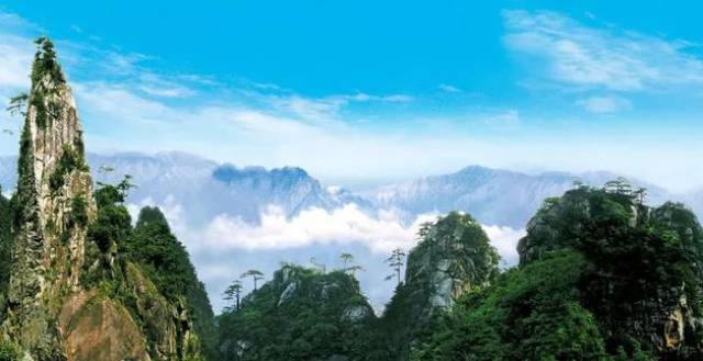 大明山高山林立,而山顶的草甸却是一马平川,令人惊奇.